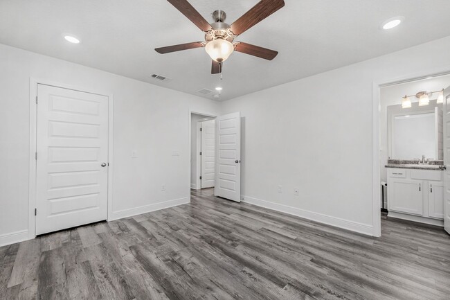 Building Photo - 8154 Lawton St