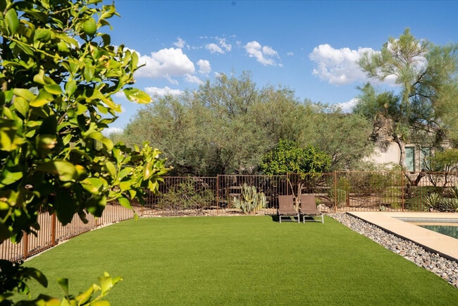 Building Photo - 6708 E Calle de Las Estrellas Rd