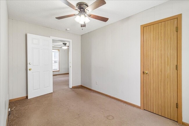 Building Photo - short term lease available