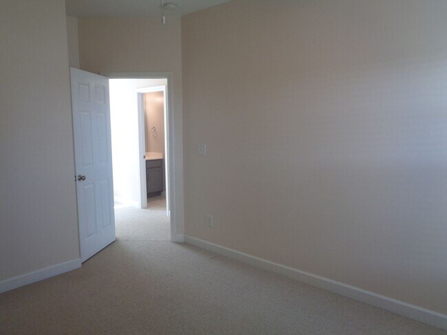Building Photo - Kernersville Location-3 Bedroom House