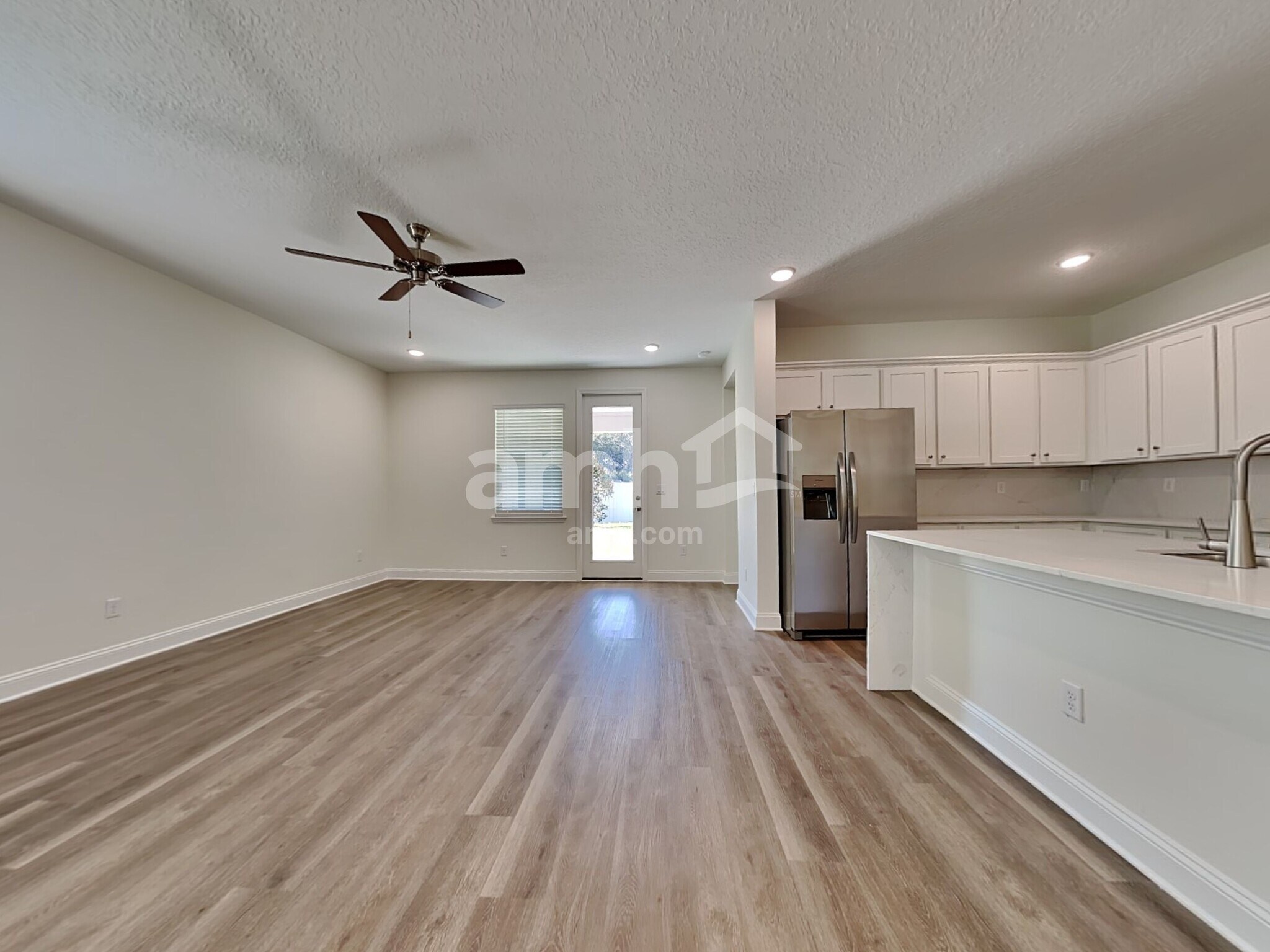 Building Photo - 11643 Hillside Dr