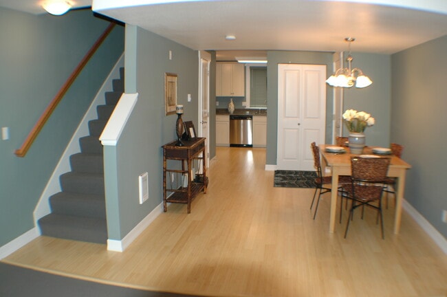 Building Photo - Longfellow Creek Condos