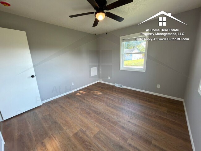 Building Photo - 607 Crestwood Dr