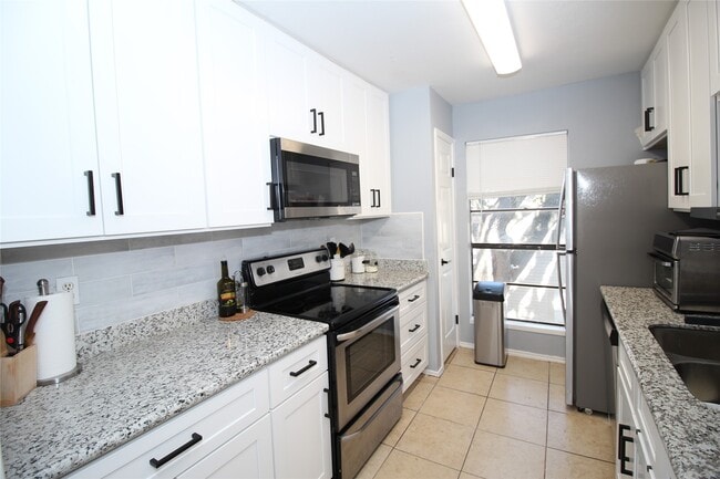 Building Photo - 9707 Richmond Ave.