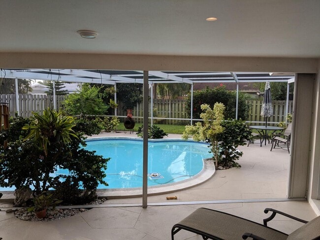 Building Photo - 1012 SW 5th St