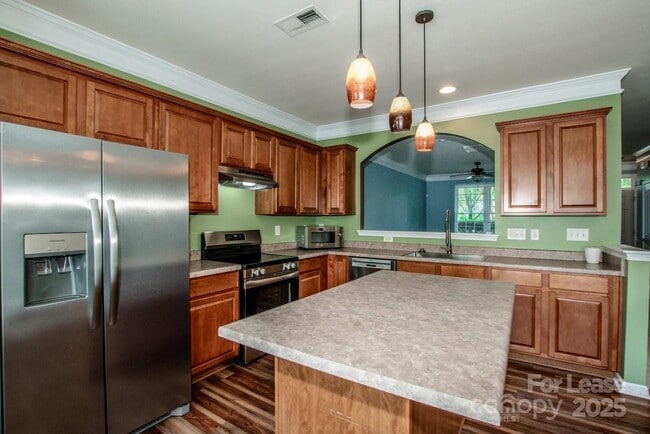 Building Photo - 9366 Greenheather Dr