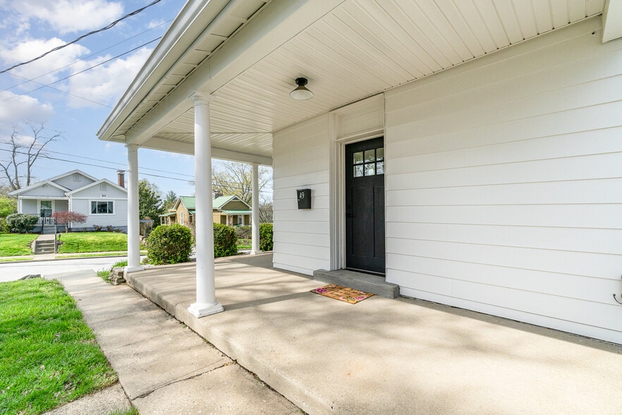 Building Photo - 49 Southview Ave