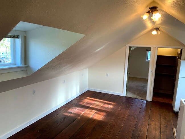 Building Photo - 1 Bedroom Unit in Whiteaker