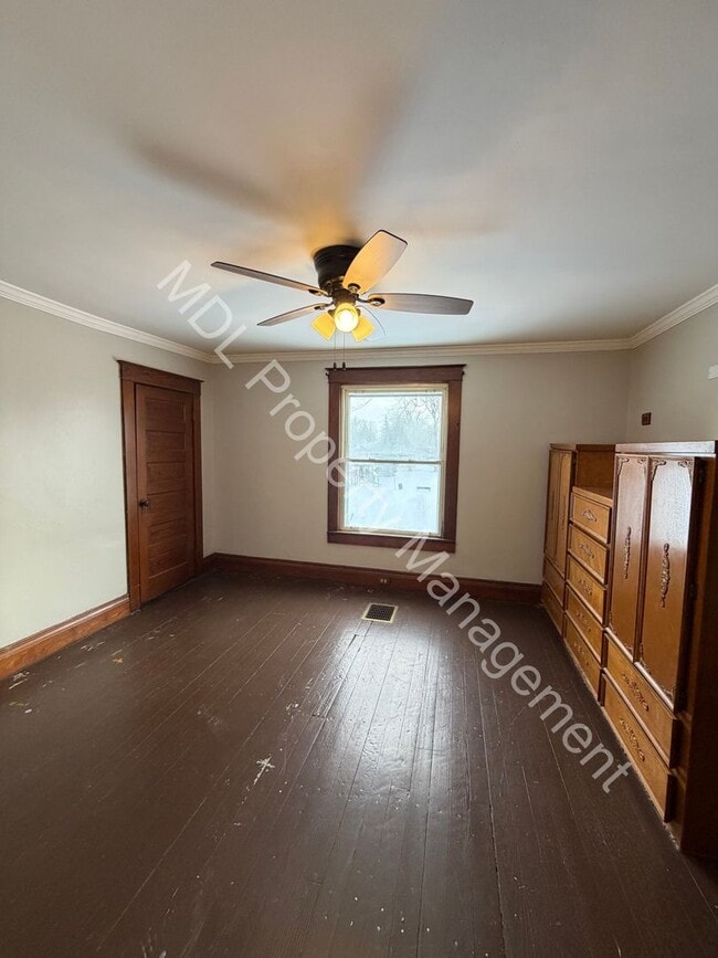 Building Photo - 3 bedroom 1.5 Bath Home