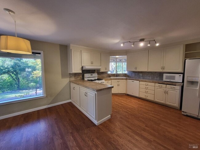 Building Photo - 848 Acalanes Rd