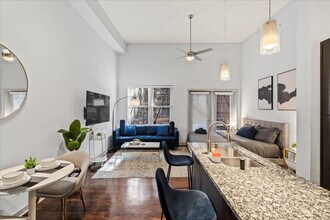Building Photo - 205 S Kings Dr