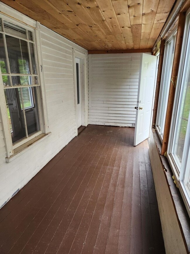 Building Photo - - Walking distance to Downtown Ellsworth -...