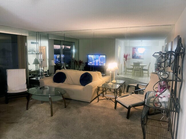 Building Photo - 9301 Lime Bay Blvd