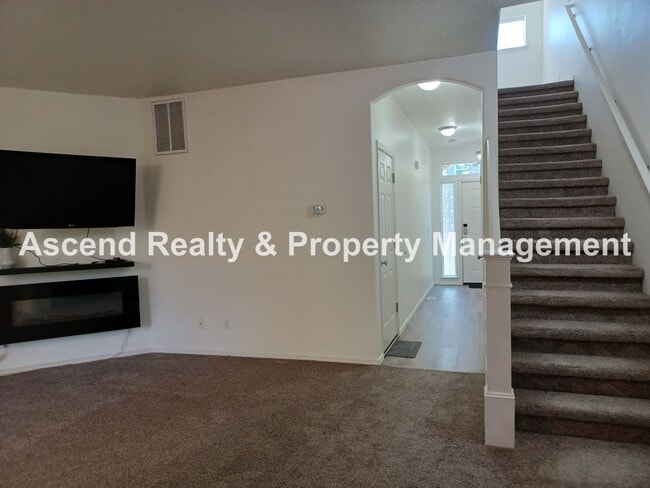 Building Photo - Lower Pirce! 3 Bed Townhome 1 Car Garage Backs to Greenspace Close to Parks, Intel, Nike, Columbi...