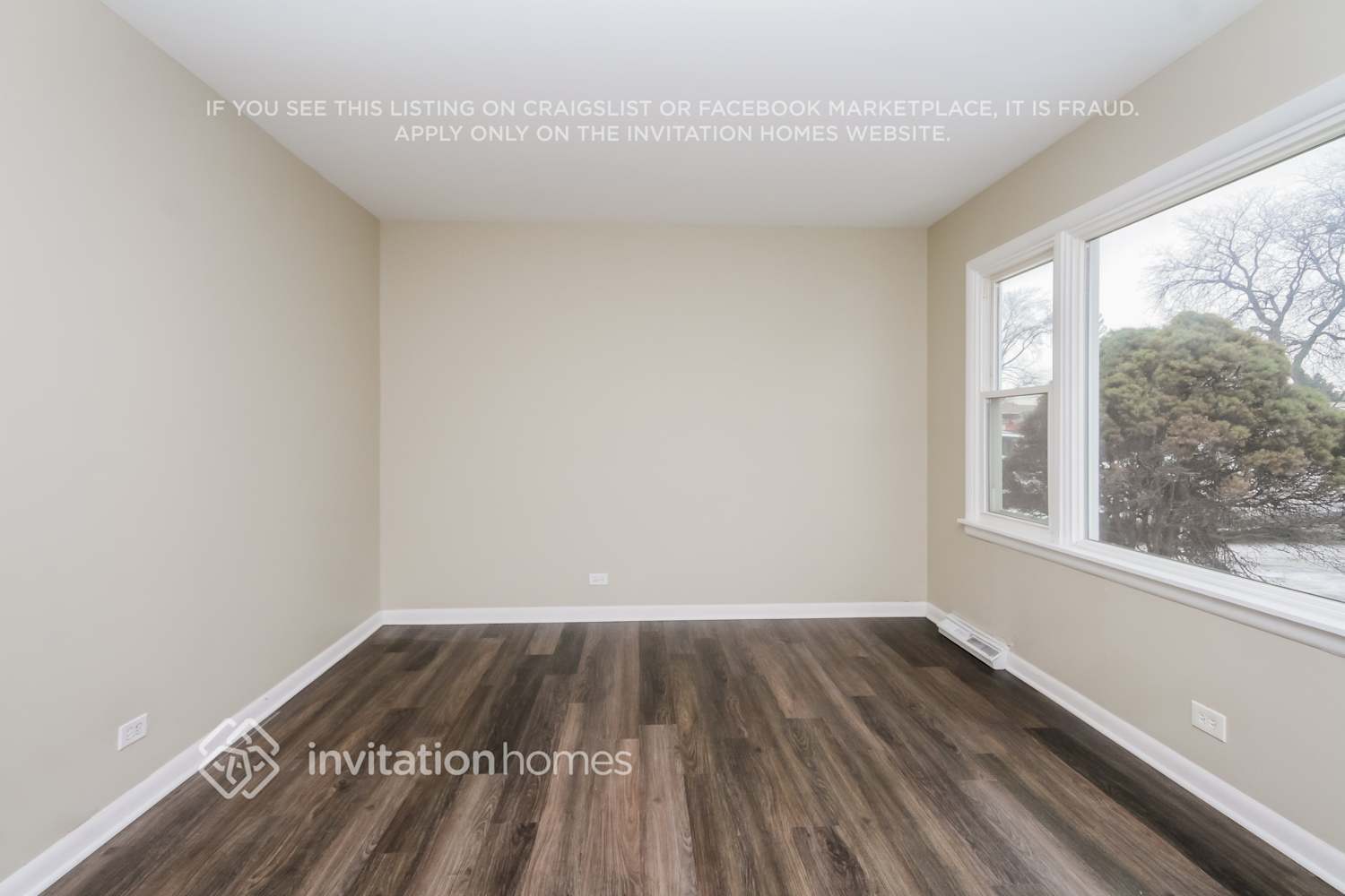 Building Photo - 8732 Oak Park Ave