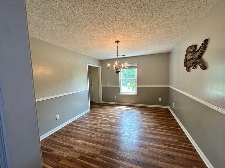 Building Photo - 435 Smallwood Dr