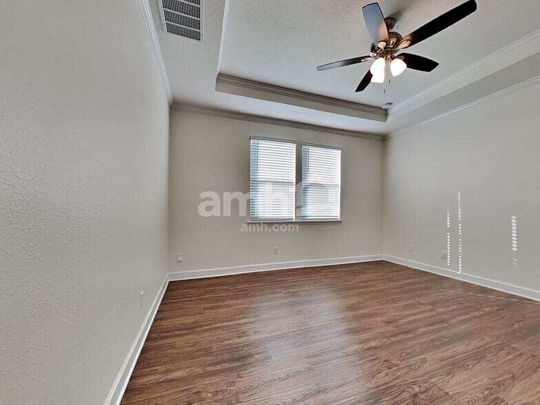 Building Photo - 450 Sandstone Dr