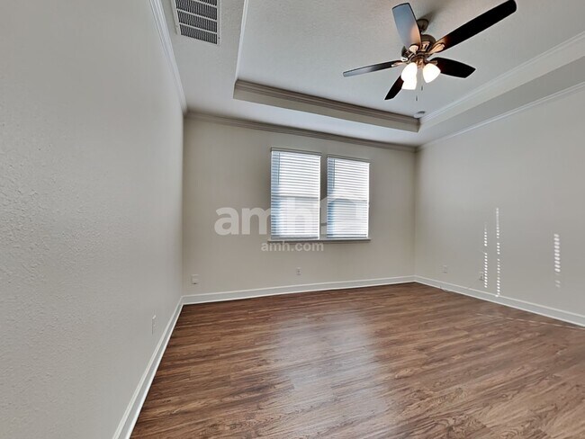 Building Photo - 450 Sandstone Dr