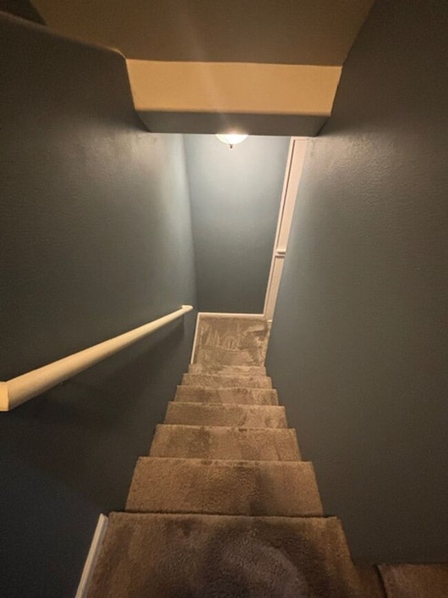 Building Photo - 4 Bedroom 3.5 Bath Townhome in Saddle Ridg...