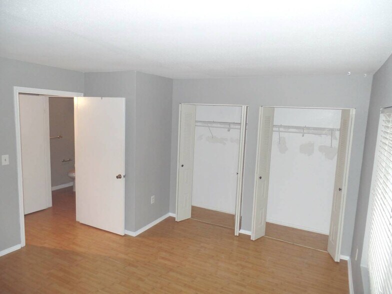 Building Photo - 2851 N Oakland Forest Dr