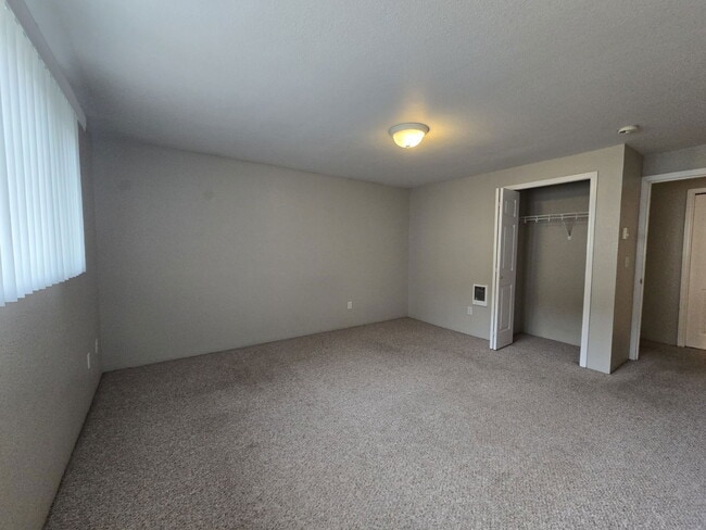 Building Photo - 110 NE Atkinson Ct