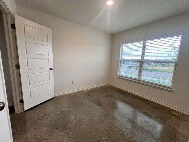 Building Photo - 1239 Concord Dr