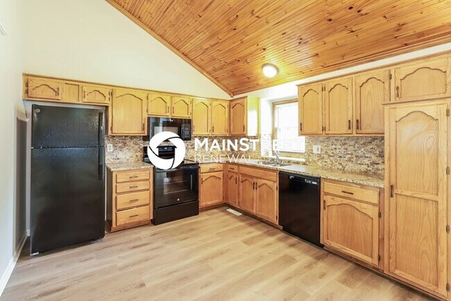 Building Photo - 3 Bedroom Pet-Friendly Home in Lees Summit...