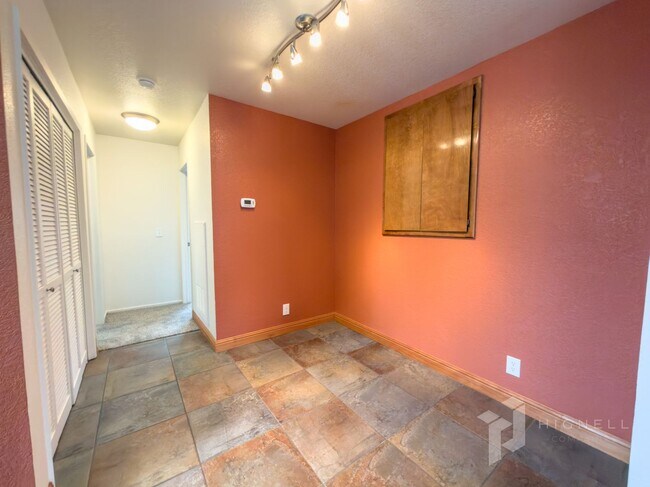 Building Photo - 3 Bedroom Condo, Gated Community in Chico
