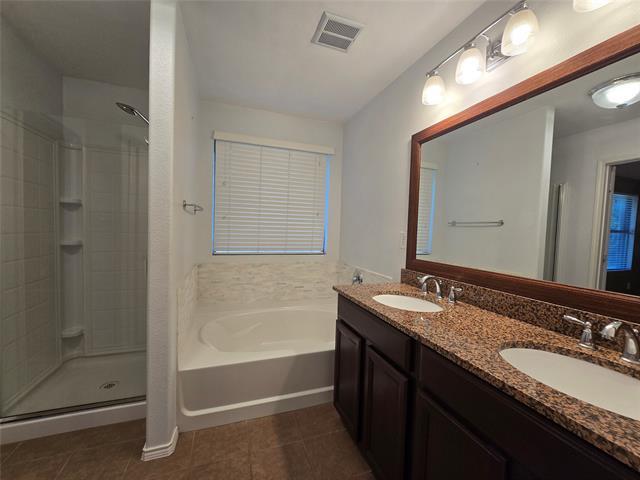 Building Photo - 5750 Crestwood Dr