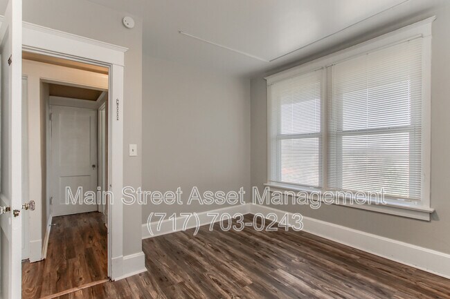 Building Photo - 2108 Walnut St