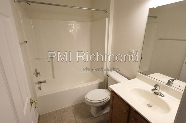 Building Photo - 5805 Park Creste Dr