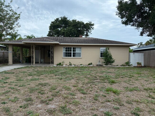 Building Photo - 2164 Bougainvillea St