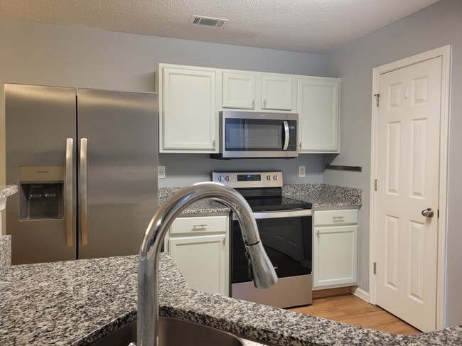 Building Photo - 2266 Charleston Pointe SE