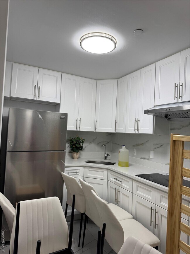 Building Photo - 43-18 Union St