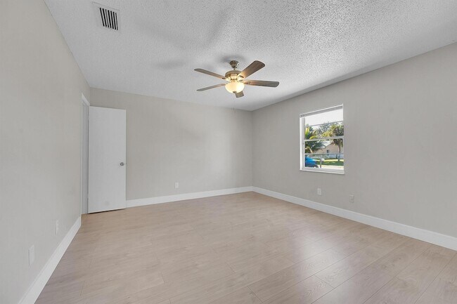 Building Photo - 2251 SE Holland St