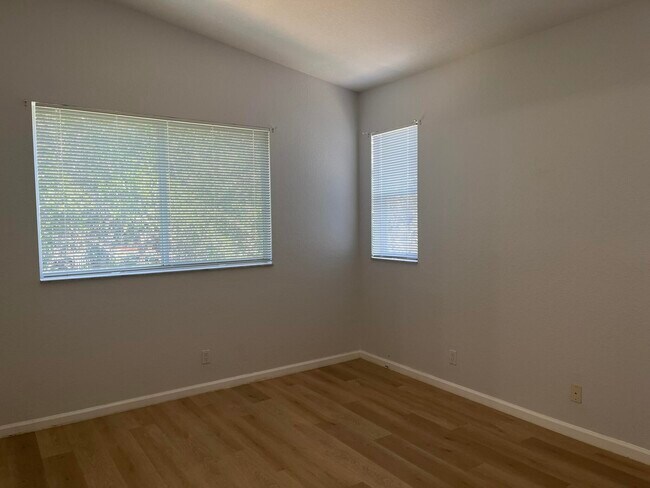 Building Photo - 3231 Laurel Ridge Cir