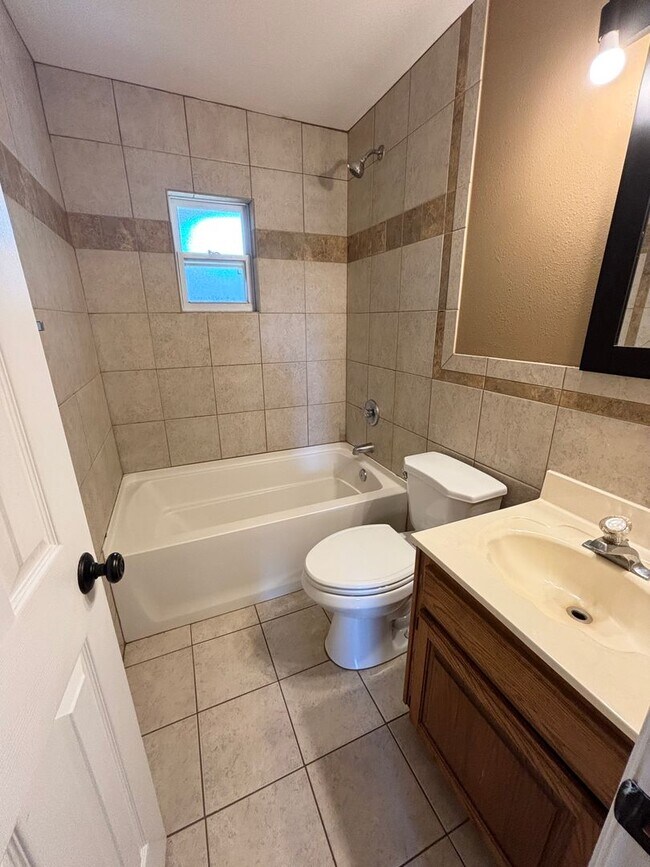 Building Photo - Midtown Duplex near Leon High School