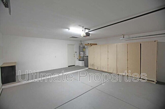 Building Photo - 9742 W Burnett Rd