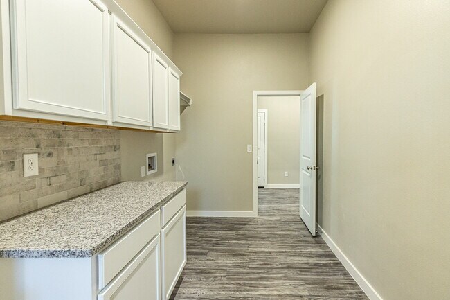 Building Photo - Beautiful 4 bed 3 bath home