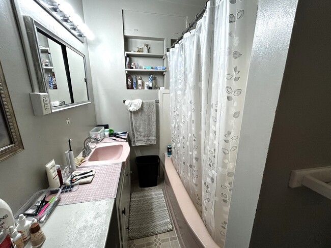 Building Photo - 775 E 820 N