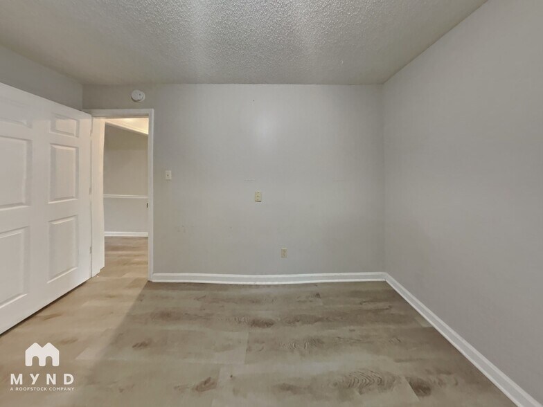 Building Photo - 976 Clarington Dr