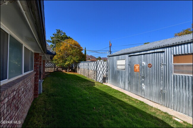 Building Photo - 3433 Clearview Ln