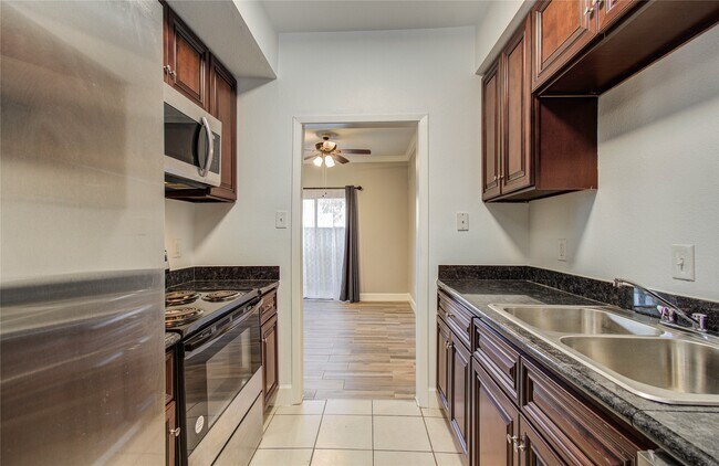 Building Photo - 9707 Richmond Ave.