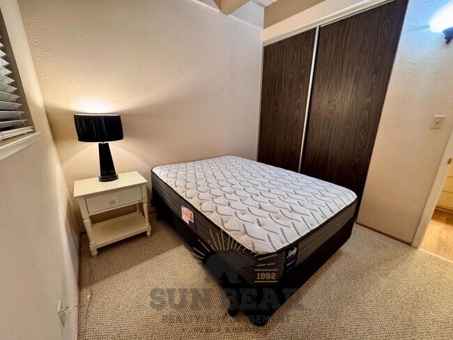 Building Photo - 3 Bedroom in Central Location in Incline!