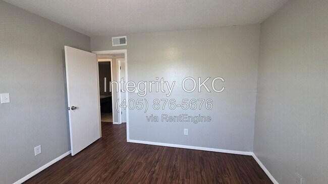 Building Photo - 3907 N Rockwell Ave