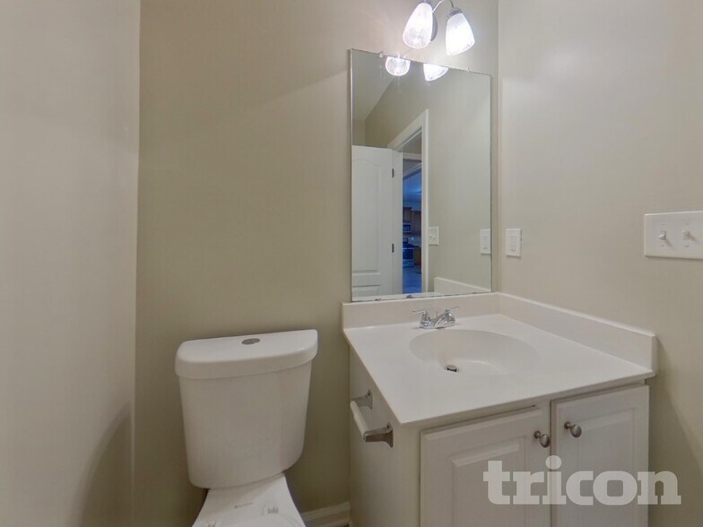 Building Photo - 3605 Long Lake Dr