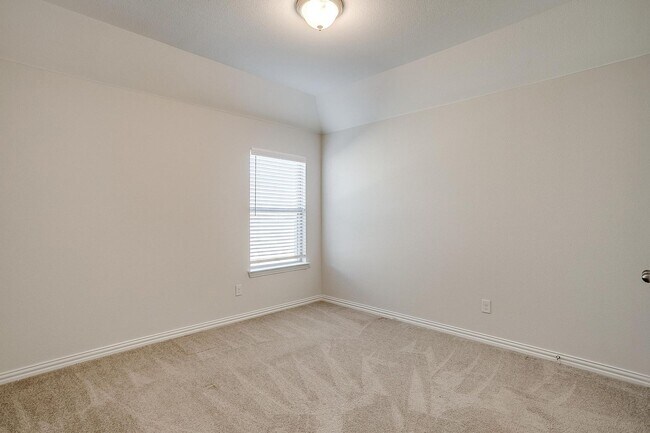 Building Photo - Amazing 2 Story Home in South Fort Worth, 4 Bedroom, 3 Bath- Burleson ISD- 76028