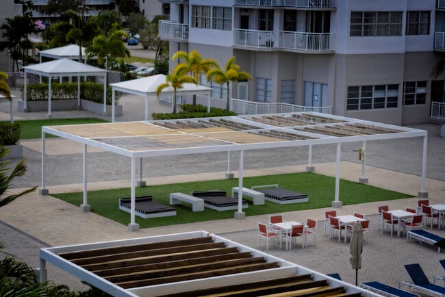 Building Photo - 18081 Biscayne Blvd