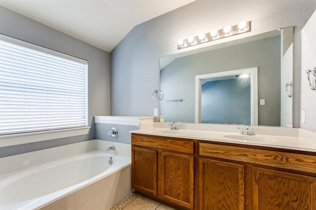 Building Photo - 4709 Brighton Dr