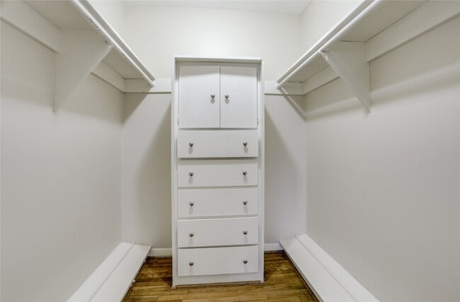Building Photo - 5751 Creekbend Dr